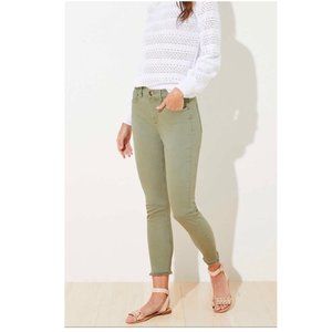 NWT Loft Curvy Frayed High Rise Skinny Jeans